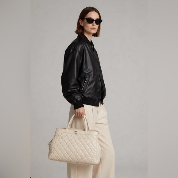 CHANEL Handbags - Excellent Condition Authentic Chanel Hand Bag Beige Lamb Skin